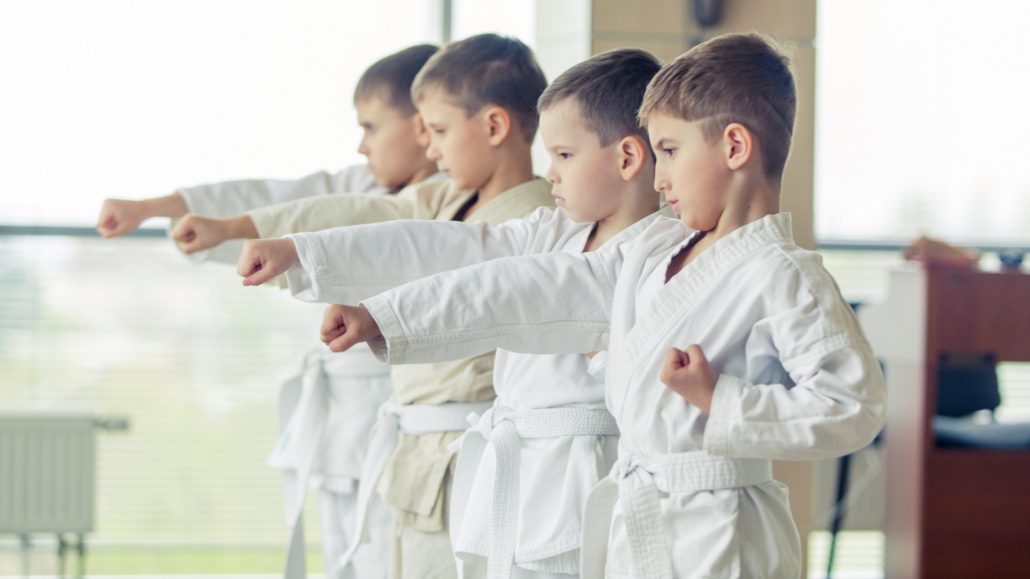 KARATE HOFSTEIG Kids Karate lernen Karate mach klug ©AdobeStock_113355263/satyrenko