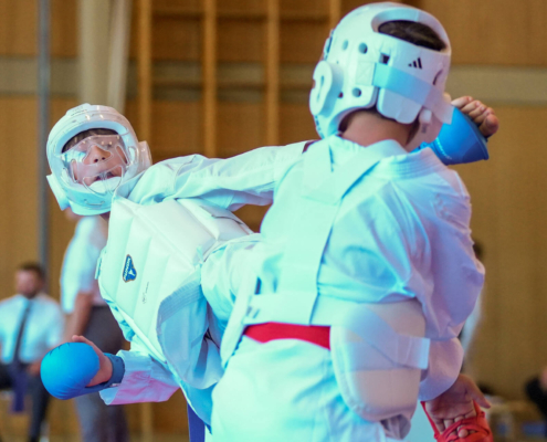 Wettkampfszene von Karate Hofsteig bei der Landesmeisterschaft 2026 in Lauterach mit hoher Intensität und starken Leistungen im Kata und Kumite