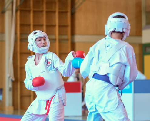 Wettkampfszene von Karate Hofsteig bei der Landesmeisterschaft 2026 in Lauterach mit hoher Intensität und starken Leistungen im Kata und Kumite