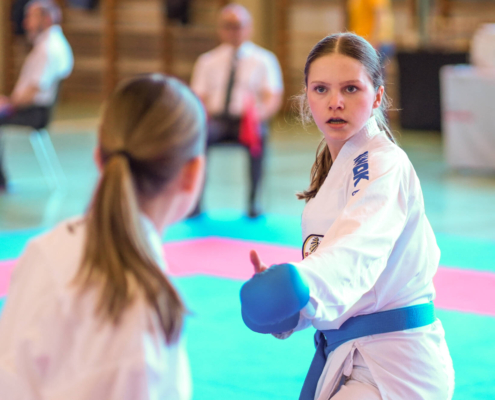 Wettkampfszene von Karate Hofsteig bei der Landesmeisterschaft 2026 in Lauterach mit hoher Intensität und starken Leistungen im Kata und Kumite