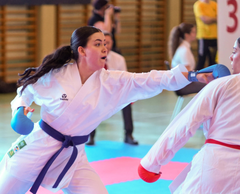Wettkampfszene von Karate Hofsteig bei der Landesmeisterschaft 2026 in Lauterach mit hoher Intensität und starken Leistungen im Kata und Kumite