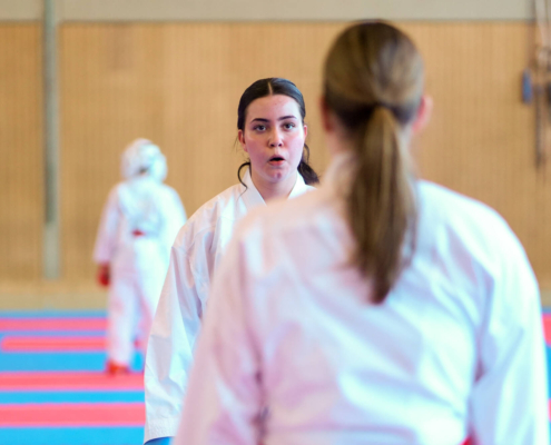 Intensive Kumite und Kata Wettkämpfe von Karate Hofsteig bei der Landesmeisterschaft 2026 in Lauterach mit schnellen Angriffen und präzisen Bewegungen