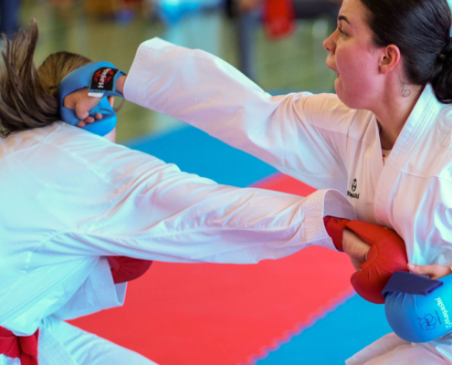 Intensive Kumite und Kata Wettkämpfe von Karate Hofsteig bei der Landesmeisterschaft 2026 in Lauterach mit schnellen Angriffen und präzisen Bewegungen
