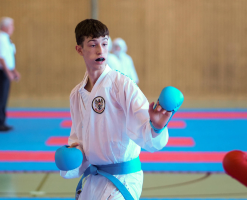 Intensive Kumite und Kata Wettkämpfe von Karate Hofsteig bei der Landesmeisterschaft 2026 in Lauterach mit schnellen Angriffen und präzisen Bewegungen