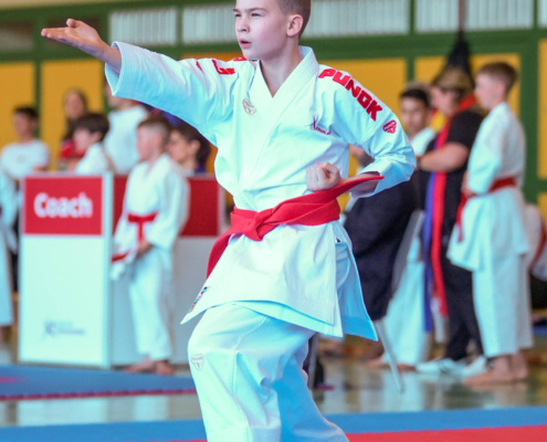 Karate Hofsteig im Wettkampf bei der Landesmeisterschaft 2026 in Lauterach mit Fokus auf Distanz, Timing und präzise Technikausführung
