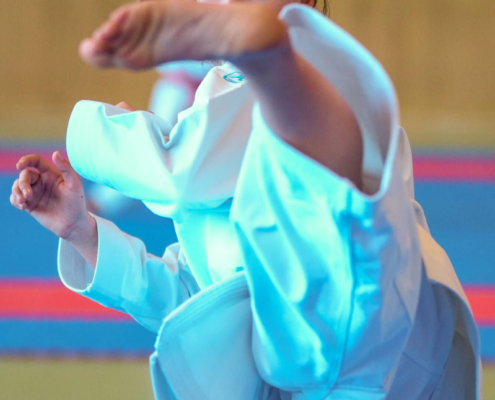 Karate Hofsteig im Wettkampf bei der Landesmeisterschaft 2026 in Lauterach mit Fokus auf Distanz, Timing und präzise Technikausführung